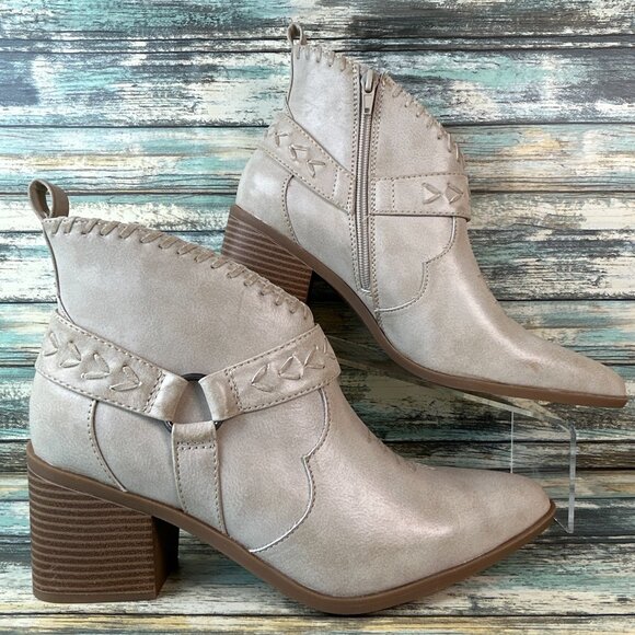 FRYE AND CO. Shoes - Frye and Co Harness Ankle Boot 9.5 Beige Western Zip Cowgirl Block Heel Booties